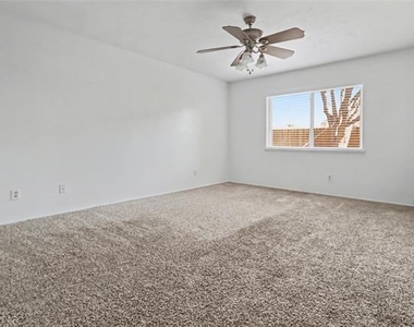 921 Middle Cove Drive - Photo Thumbnail 9