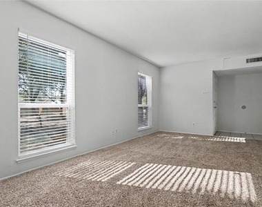 921 Middle Cove Drive - Photo Thumbnail 6