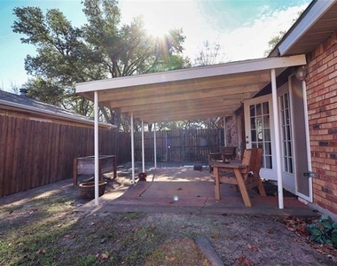 921 Middle Cove Drive - Photo Thumbnail 12
