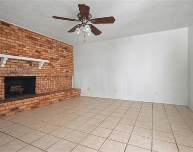 921 Middle Cove Drive - Photo Thumbnail 4