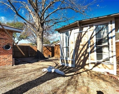 921 Middle Cove Drive - Photo Thumbnail 11
