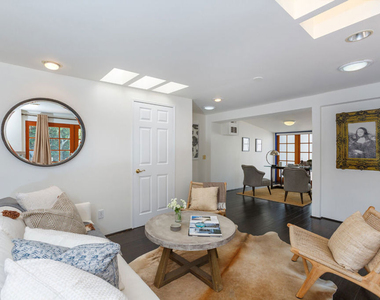 465 S Sherbourne Drive - Photo Thumbnail 19