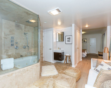 465 S Sherbourne Drive - Photo Thumbnail 15