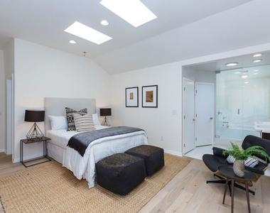 465 S Sherbourne Drive - Photo Thumbnail 9