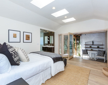 465 S Sherbourne Drive - Photo Thumbnail 8