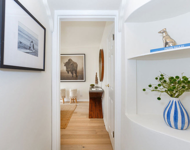 465 S Sherbourne Drive - Photo Thumbnail 17