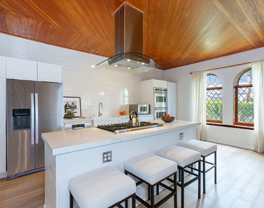 465 S Sherbourne Drive - Photo Thumbnail 6