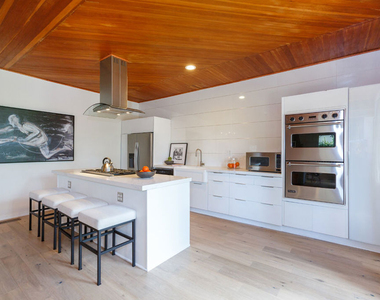 465 S Sherbourne Drive - Photo Thumbnail 5