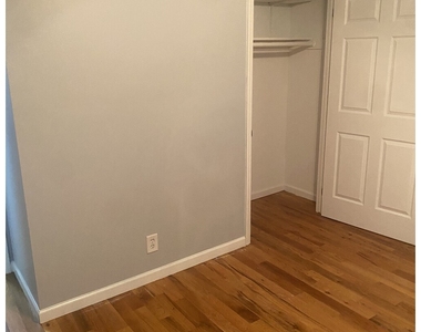 454 Lorimer St - Photo Thumbnail 2