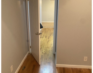 454 Lorimer St - Photo Thumbnail 3