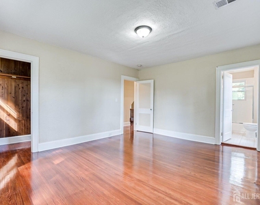 338 Buckelew Avenue - Photo Thumbnail 16