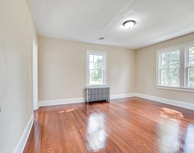 338 Buckelew Avenue - Photo Thumbnail 15