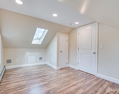 338 Buckelew Avenue - Photo Thumbnail 28
