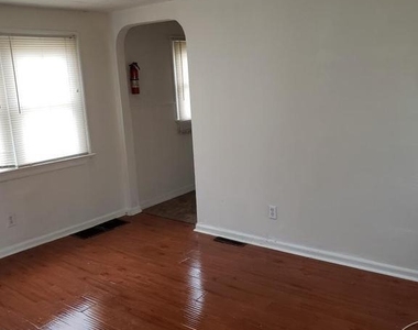 36 Jefferson Avenue - Photo Thumbnail 3