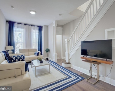 2621 E Oliver Street - Photo Thumbnail 8