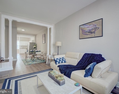 2621 E Oliver Street - Photo Thumbnail 9
