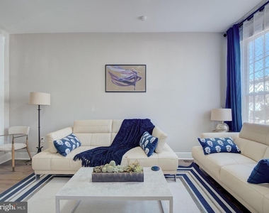 2621 E Oliver Street - Photo Thumbnail 5