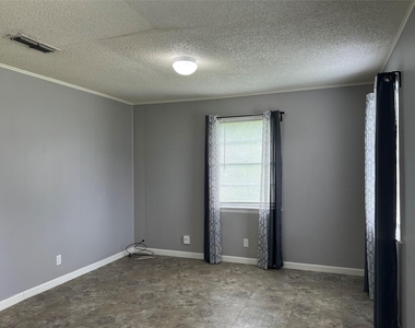 806 W 8th St - Photo Thumbnail 5