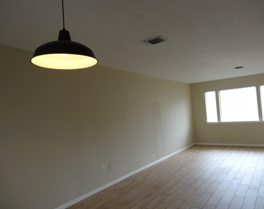 5522 Deep Forest Drive - Photo Thumbnail 10
