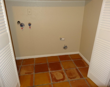 5522 Deep Forest Drive - Photo Thumbnail 8