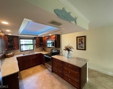 4525 Country Club Boulevard - Photo Thumbnail 8