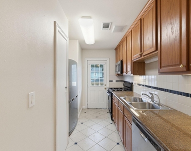 2513 Shakespeare Street - Photo Thumbnail 11
