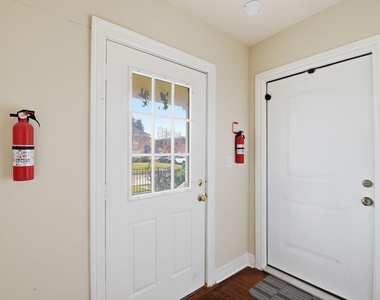 2513 Shakespeare Street - Photo Thumbnail 5