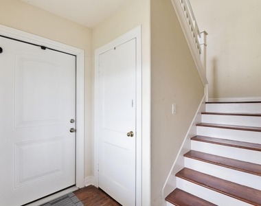 2513 Shakespeare Street - Photo Thumbnail 8