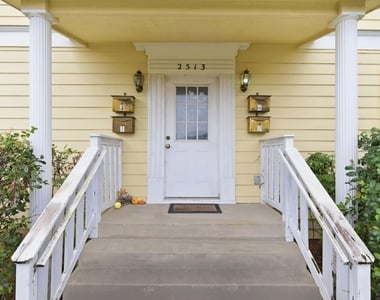 2513 Shakespeare Street - Photo Thumbnail 4