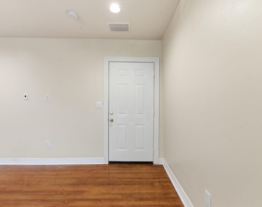 2513 Shakespeare Street - Photo Thumbnail 12
