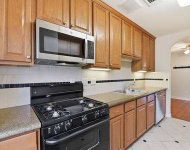 2513 Shakespeare Street - Photo Thumbnail 9