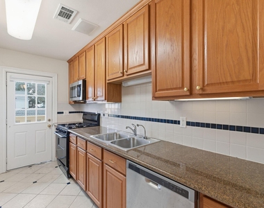 2513 Shakespeare Street - Photo Thumbnail 10