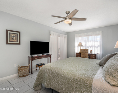 601 Shorewood Drive - Photo Thumbnail 14
