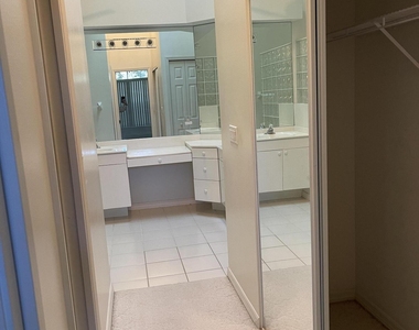 729 Kenwood Circle - Photo Thumbnail 14