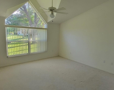 729 Kenwood Circle - Photo Thumbnail 11