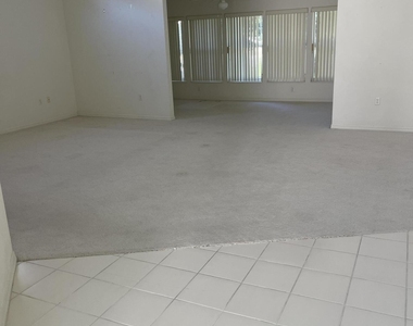 729 Kenwood Circle - Photo Thumbnail 3