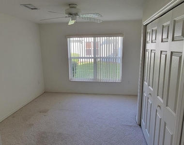 729 Kenwood Circle - Photo Thumbnail 7