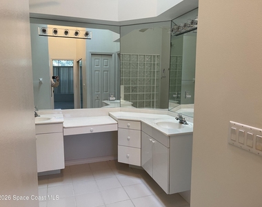 729 Kenwood Circle - Photo Thumbnail 12