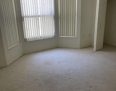 729 Kenwood Circle - Photo Thumbnail 5