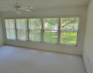 729 Kenwood Circle - Photo Thumbnail 4