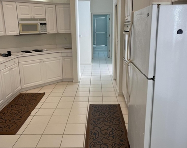 729 Kenwood Circle - Photo Thumbnail 8