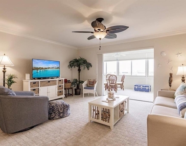 1125 W Peppertree Drive - Photo Thumbnail 7