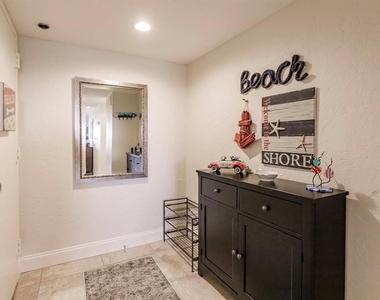 1125 W Peppertree Drive - Photo Thumbnail 2