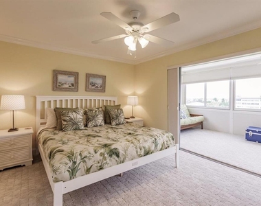 1125 W Peppertree Drive - Photo Thumbnail 15