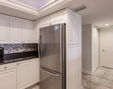 1125 W Peppertree Drive - Photo Thumbnail 11