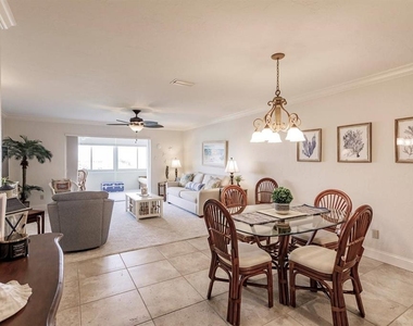 1125 W Peppertree Drive - Photo Thumbnail 4