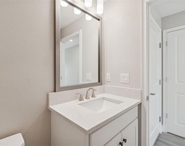 4921 W Paul Avenue - Photo Thumbnail 9