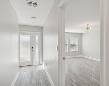 4921 W Paul Avenue - Photo Thumbnail 4