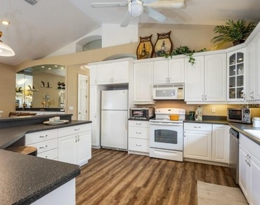 497 Grandview Avenue - Photo Thumbnail 14
