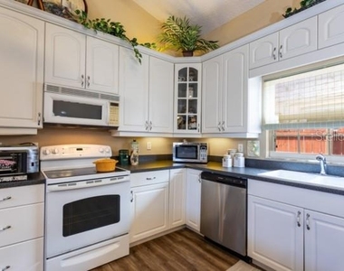 497 Grandview Avenue - Photo Thumbnail 15